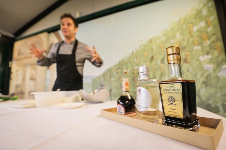 8. Demostración gastronómica con vinagre balsámico. Foto - Acetaia Malpighi - dal 1850 una grande tradizione del Made in Italy (Facebook)