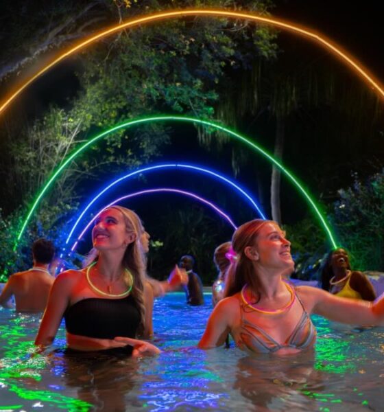 AQUAGLOW 2026 EN AQUATICA ORLANDO. Foto - Aquatica