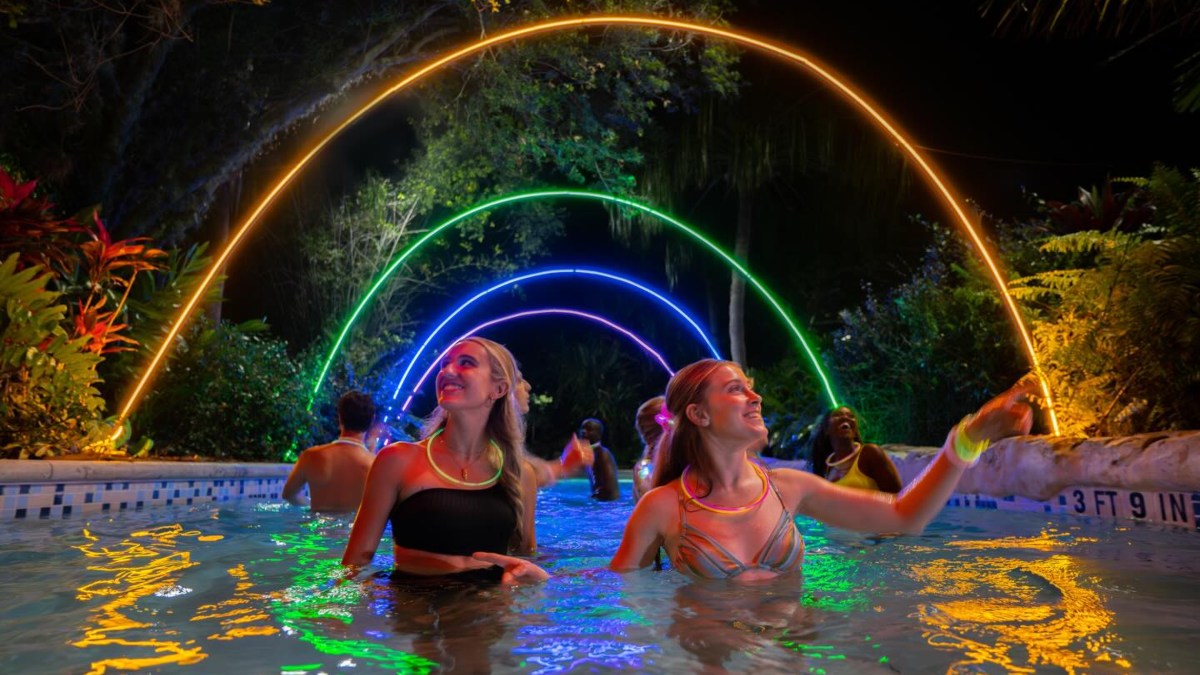 AQUAGLOW 2026 EN AQUATICA ORLANDO. Foto - Aquatica