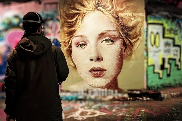EXTRA. Artista pintando en Leake Street Arches. Foto - Leake Street Arches (Facebook)
