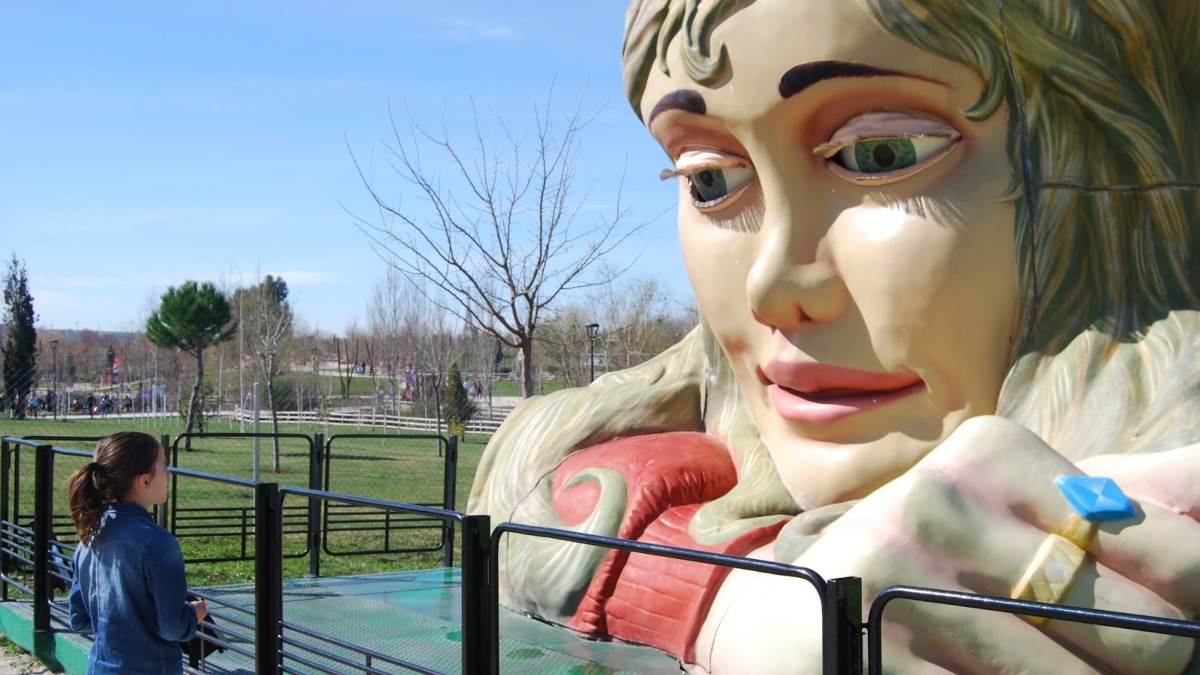 LA MUJER GIGANTE DE TORREJÓN, ESPAÑA. Foto - SO SUNNY