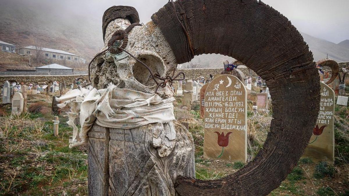 NOKHUR, EL CEMENTERIO DONDE LA MUERTE LLEVA CUERNOS. Foto - @tintin_jamie (Instagram)