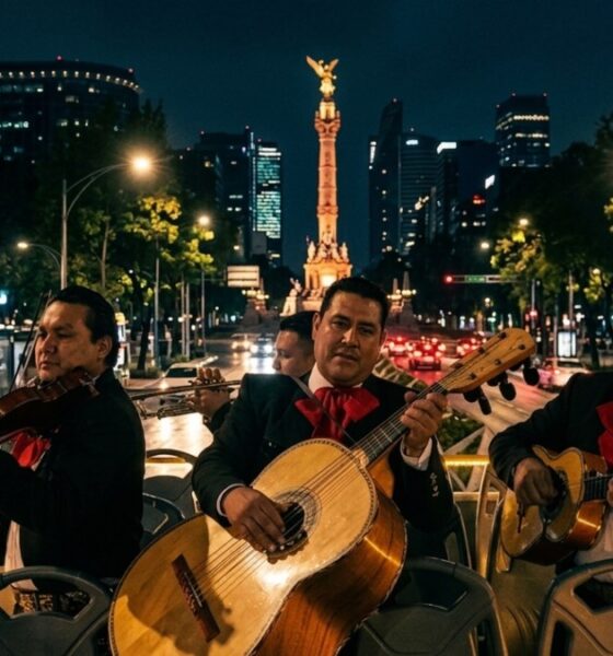 TURIBUS CANTANDO MARIACHI. Foto - Turibus