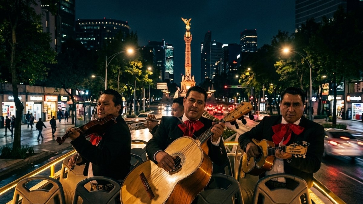 TURIBUS CANTANDO MARIACHI. Foto - Turibus