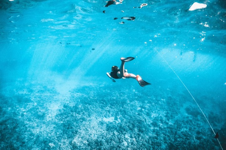 1. Viajero haciendo snorkel. Foto - Subtle Cinematics (Unsplash)