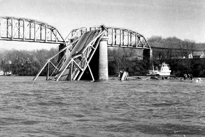 2. Colapso del Silver Bridge. Foto - u_SmoreOfBabylon (Reddit)