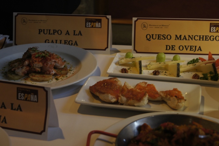 2. Platillos del Festival de España de la Hacienda de los Morales. Foto - Gus Epsinosa