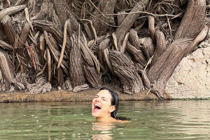 2. Viajera nadando en el río Nazas. Foto - @erikasdlg (Instagram)