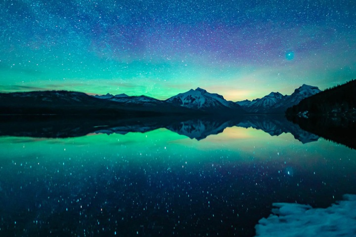 3. Aurora boreal en Glacier National Park. Foto - u_k_marksthespot (Reddit)