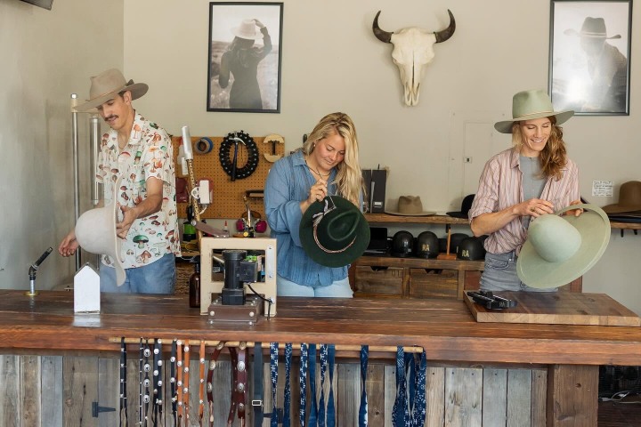 3. Elaboración de sombreros en Bjorkstam Hat Company. Foto - Bjorkstam Hat Company (Facebook)