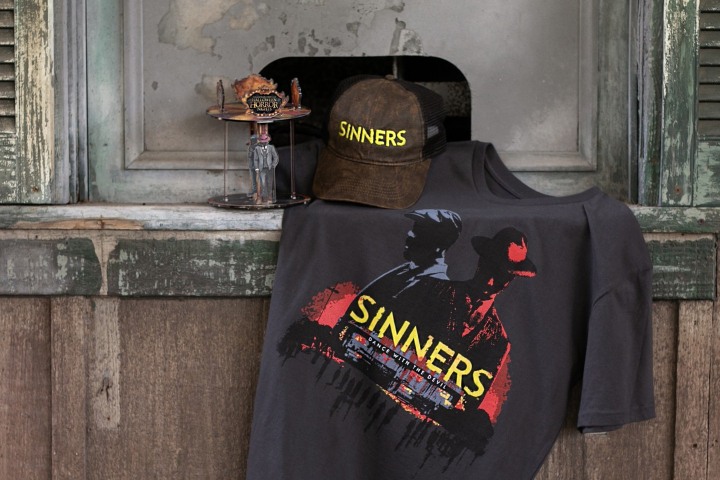 3. Merch de Sinners durante el Halloween Horror Nights 2026. Foto - @themeparkshark (Threads)