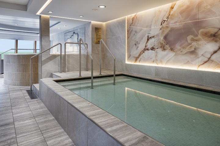 3. Piscina en el Mandara Spa and Salon. Foto - Archivo Norwegian Cruise Line