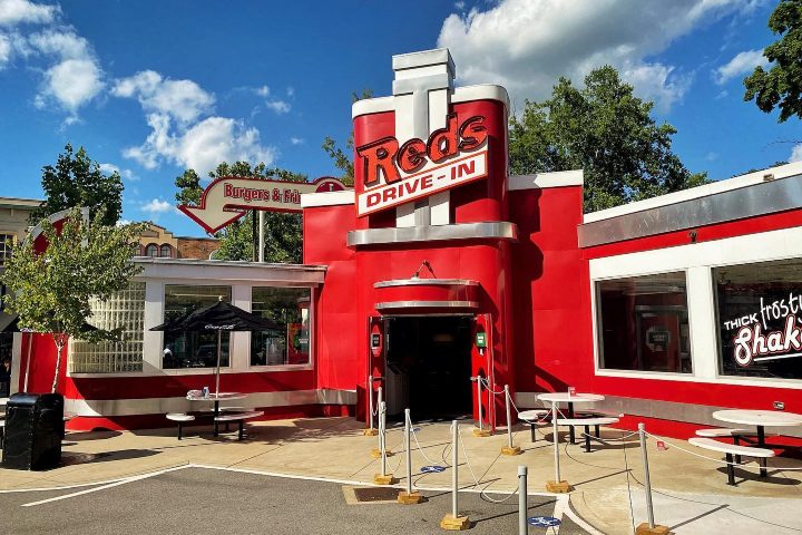 3. Red's Diner. Foto - @dollywood.dreaming (Instagram)
