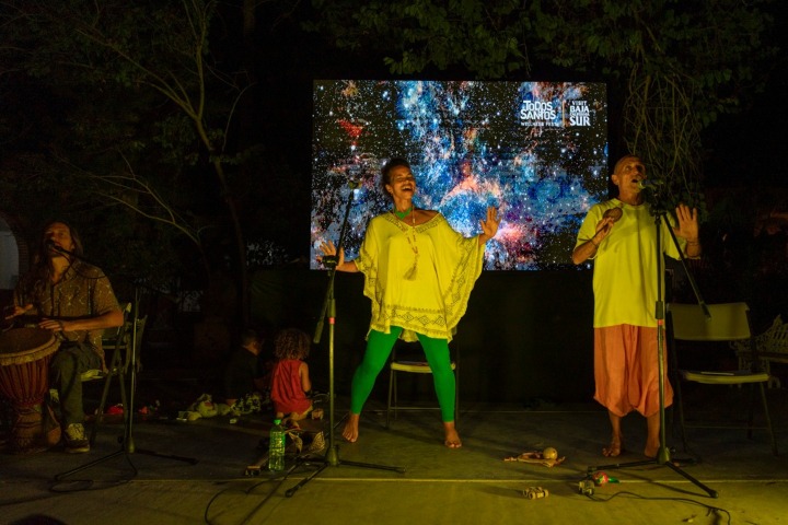 3. Sound healing durante el Todos Santos Wellness Fest. Foto - @todosantoswellnessfest (Instagram)