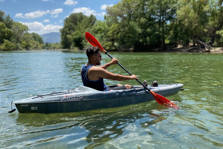 3. Viajero nadando en el río Nazas. Foto - @simplymicke (Instagram)