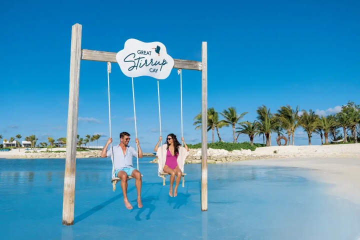 3. Viajeros en Great Stirrup Cay. Foto - Norwegian Cruise Line
