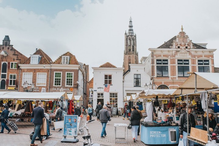 4. Mercado semanal de Amersfoort en De Hof. Foto - tijdvooramersfoort.nl