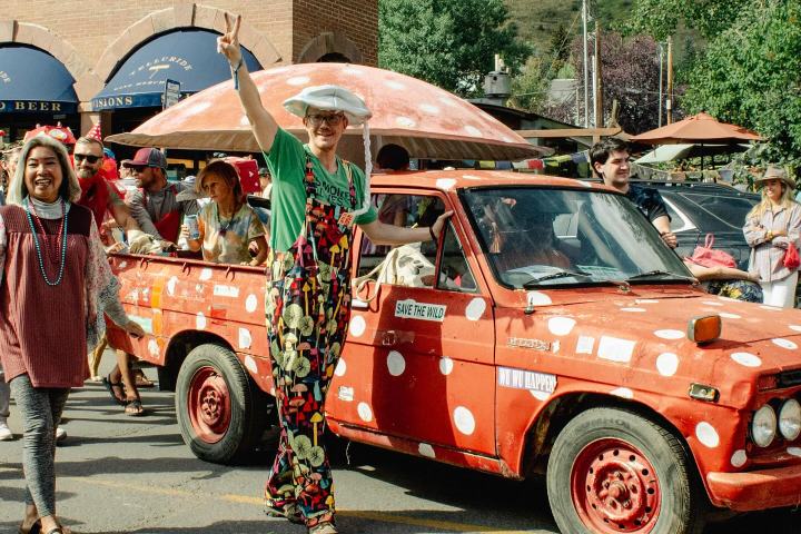 5. Desfile de los Hongos. Foto - @telluridemushroomfest (Instagram)