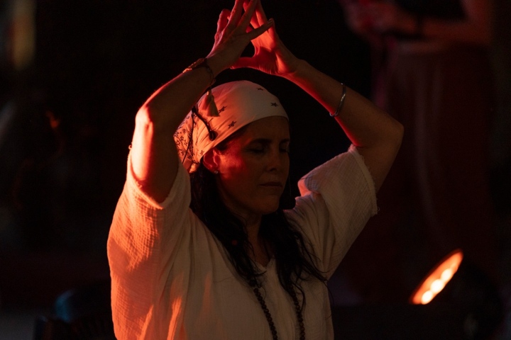 5. Meditación durante el Todos Santos Wellness Fest. Foto - @todosantoswellnessfest (Instagram)
