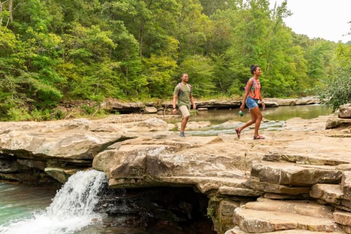 5. Recorrido en las cataratas del río Kings, en Arkansas. Foto - Visit The USA (Facebook)
