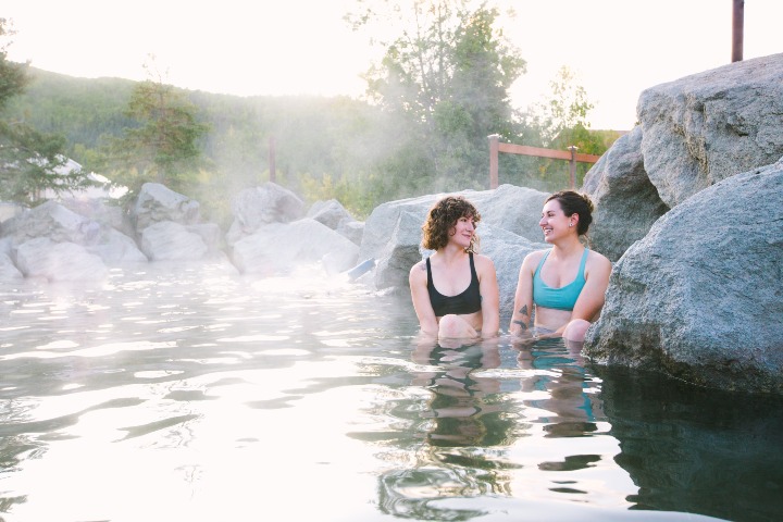 5. Viajeras en Chena Hot Springs. Foto - Chena Hot Springs Resort