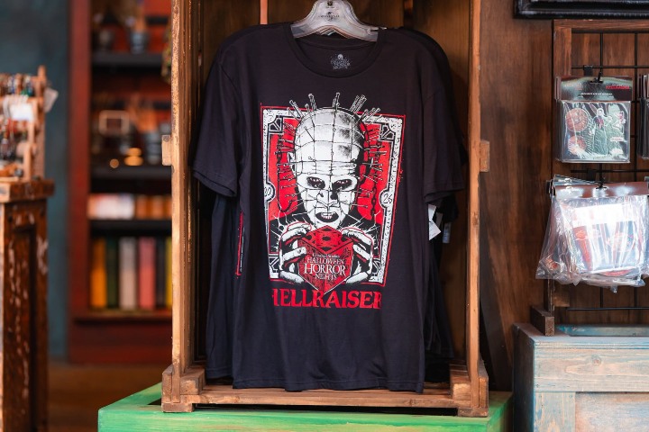 6. Camisetas de Hellraiser para Halloween Horror Nights 2026. Foto - @OrlandoInformer (X)