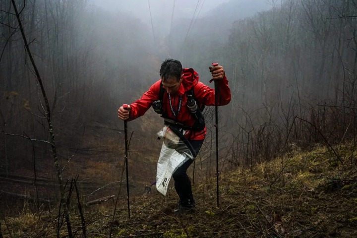 6. Corredor durante The Barkley Marathons. Foto - @marathonecjournal (Instagram)