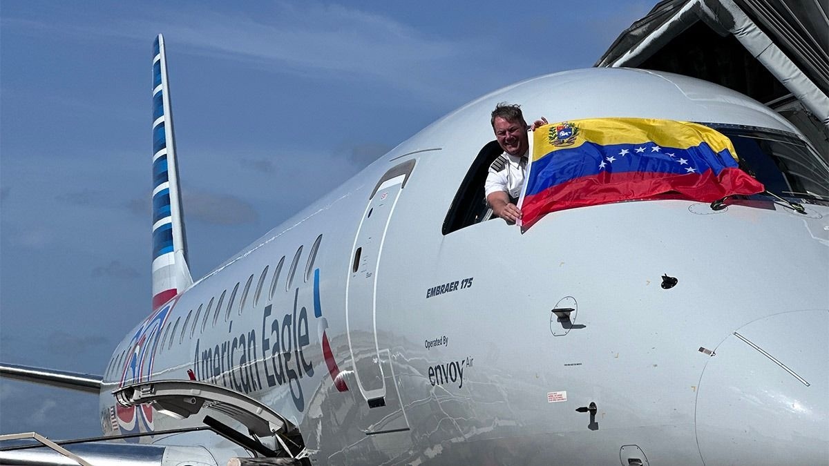 La aerolínea estadounidense inauguró una nueva ruta diaria que conecta Miami con Maracaibo, su segundo destino en Venezuela, y prevé reanudar vuelos a Caracas cuando el aeropuerto retome operaciones.
