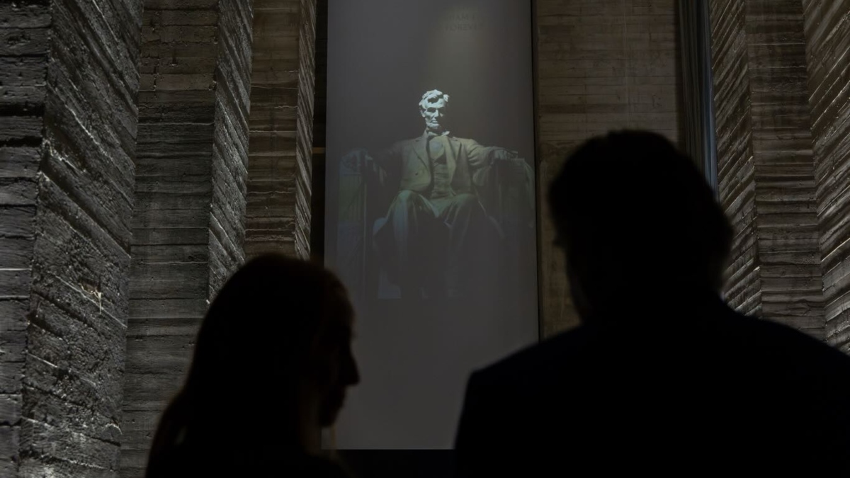 LINCOLN MEMORIAL UNDERCROFT. Foto - @secretaryburgum (Instagram)