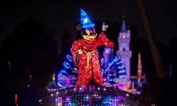 NOCHES MÁGICAS EN DISNEYLAND. Foto - @drewthedisneydude (Instagram)