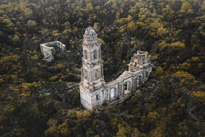 1. Iglesia enterrada en roca volcánica. Foto - @cdmx_oficial (Instagram)