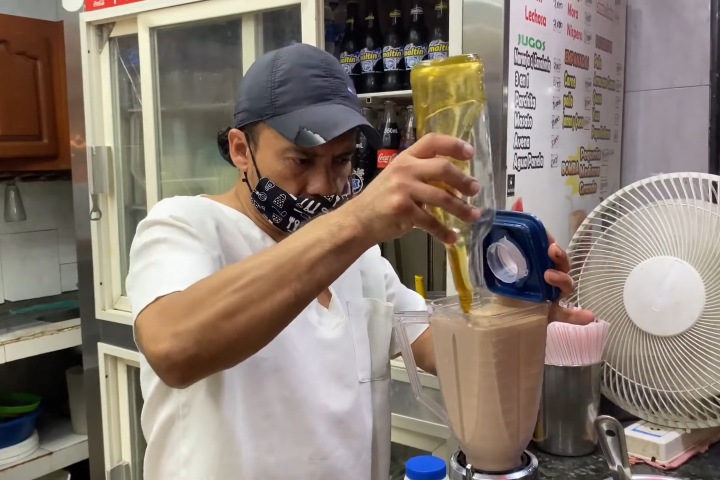 1. Persona haciendo Bomba. Foto - Viajando con el humor del Moreno (YouTube)