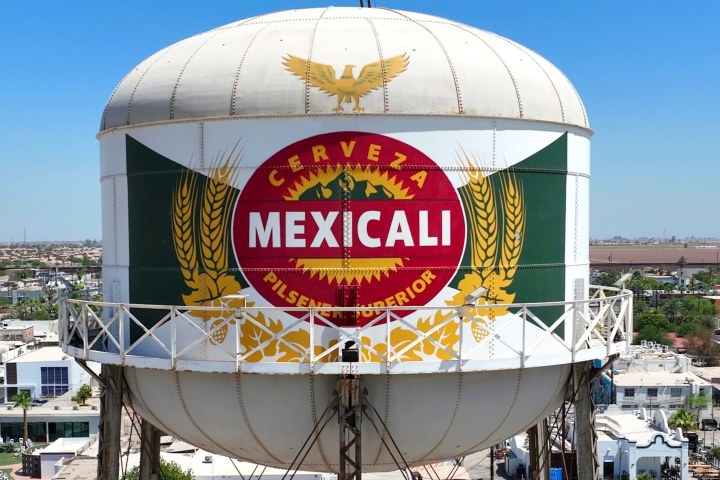 1. Tanque de cervecería Mexicali. Foto - Mexicali en la Mira (Facebook)