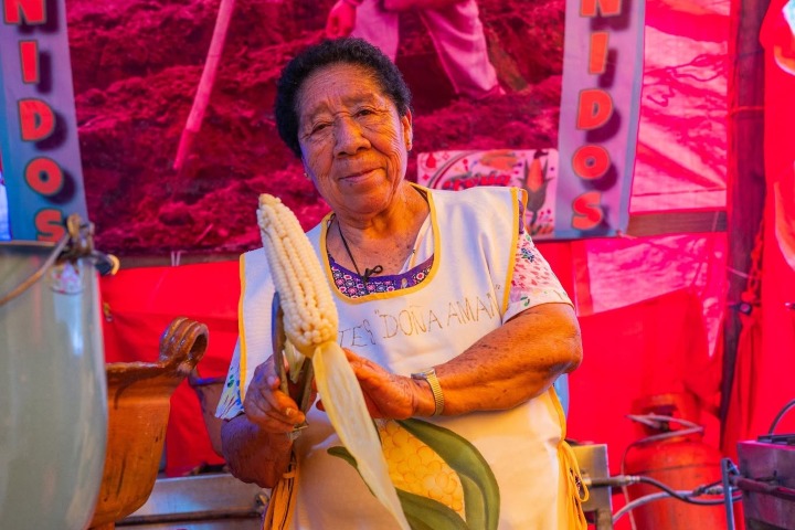 1. Vendedora durante la Feria del Elote de Cocotitlán. Foto - Feria del Elote Cocotitlán Estado de México
