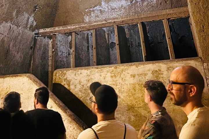 1. Visitantes en Napoli Sotterranea. Foto - @fanta_darboe (Instagram)