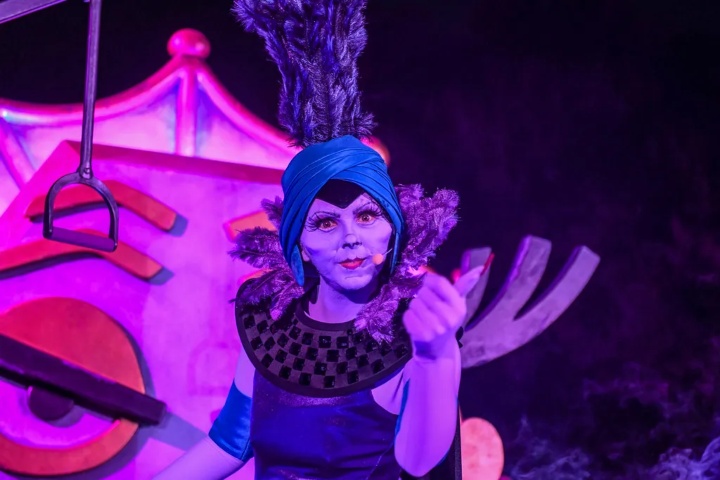 1. Yzma. Foto - Wandering In Disney
