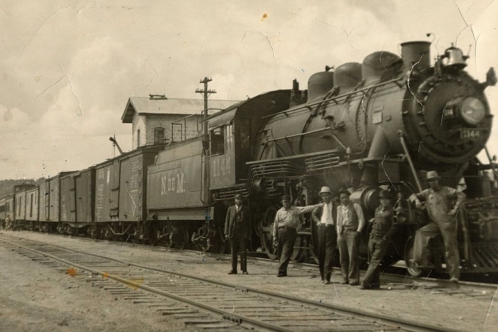 2. Antigua fotografía de locomotora en Durango. Foto - Investigaciones Históricas - Durango (Facebook)