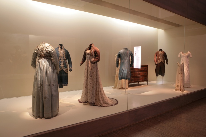 2. Piezas exhibidas en el Museo del Traje. Foto - @museodeltraje (Instagram)