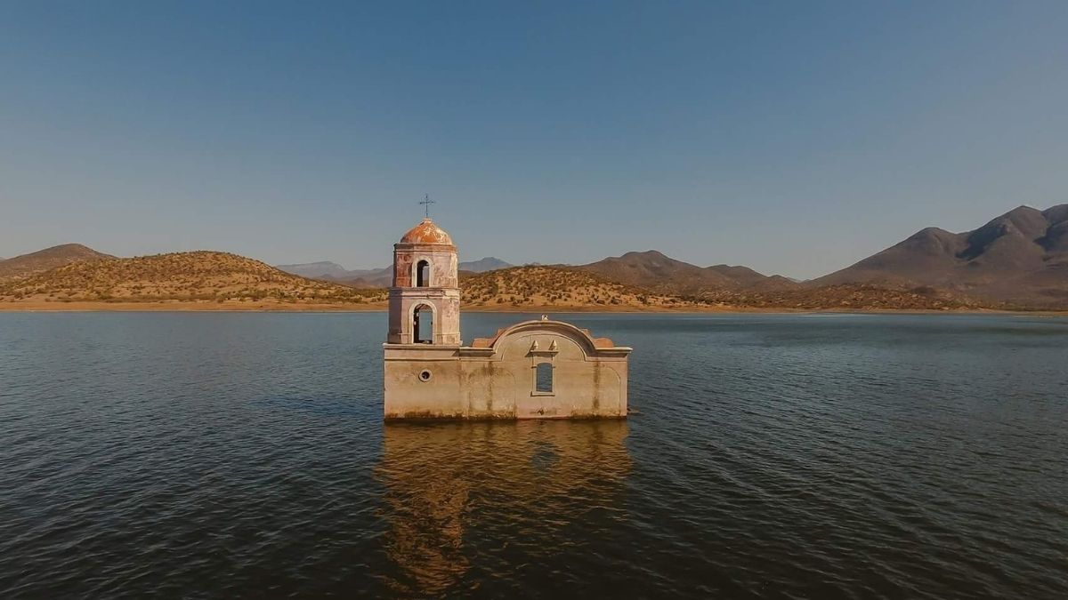 3 IGLESIAS SEMIHUNDIDAS EN MICHOACÁN. Foto - Drones Michoacanos