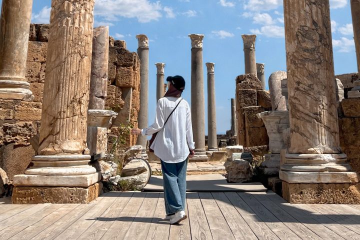 3. Viajera en Leptis Magna. Foto - @doaaart04 (Instagram)