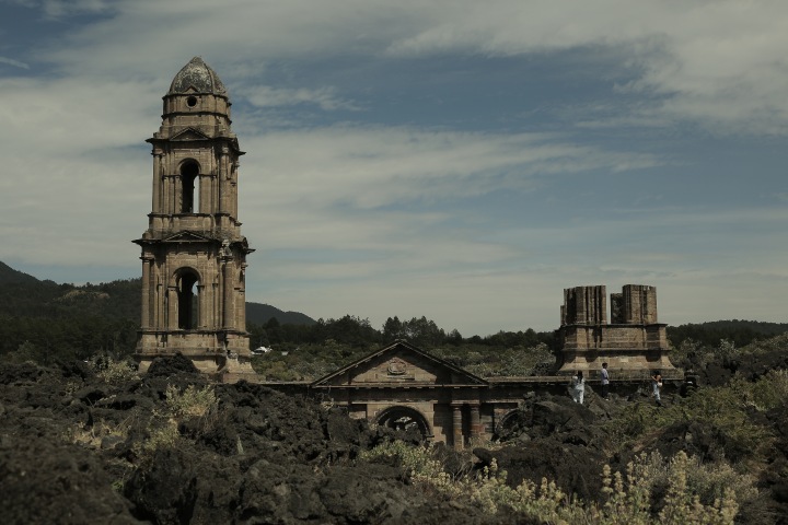 4. Iglesia de San Juan Parangaricutiro. Foto - @visitmichoacan (Instagram)
