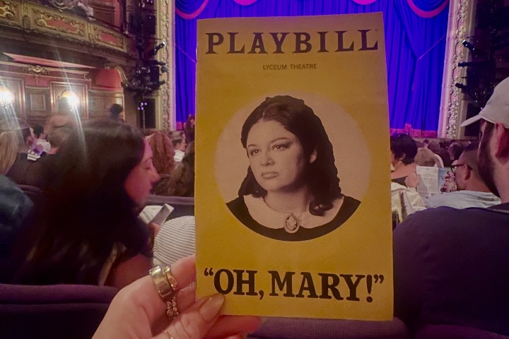 4. Playbill de Oh, Mary! Foto - @charlottesue (Instagram)