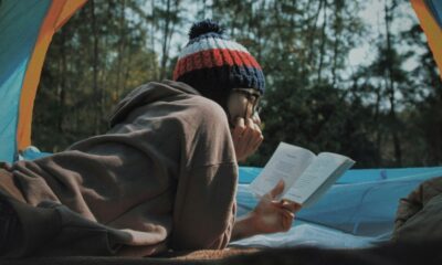 5 LIBROS EN TENDENCIA PAR VIAJEROS. Foto - Lê Tân (Unsplash)
