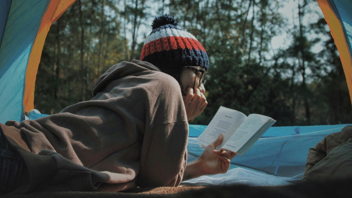 5 LIBROS EN TENDENCIA PAR VIAJEROS. Foto - Lê Tân (Unsplash)
