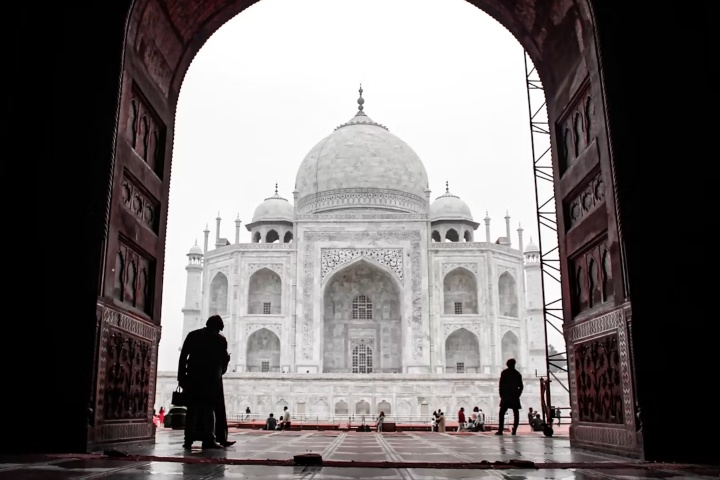 5. Taj Mahal durante época de baja afluencia. Foto - Sameer Mohsin (Unsplash)