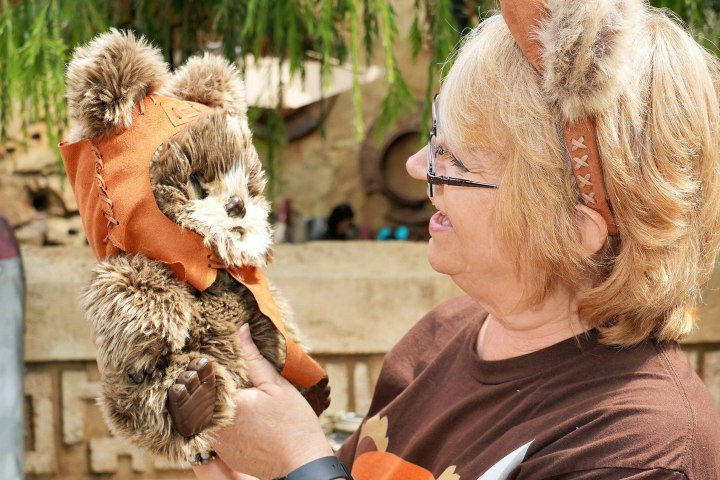 5. Viajera con nuevo Ewok. Foto - sherry4music (Threads)