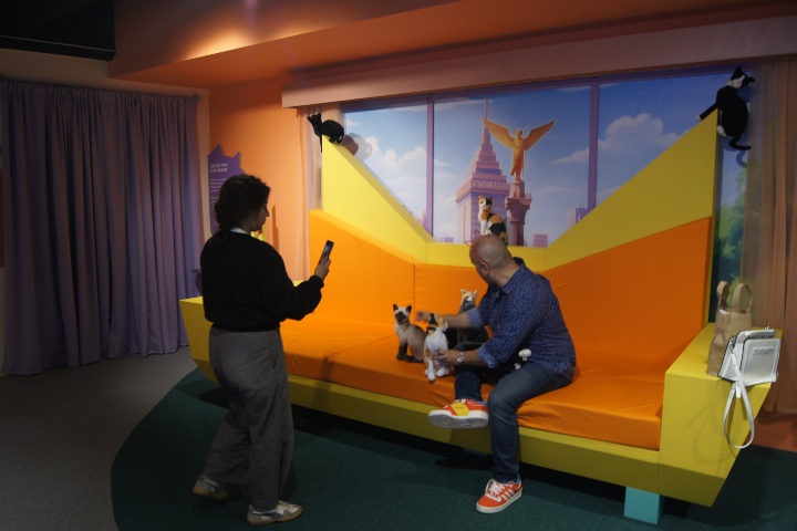 5. Visitantes en spot del Museo del Gato. Foto - Gus Espinosa