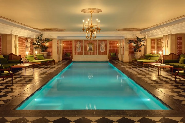 6. Piscina techada en Le Grand Contrôle. Foto - Airelles