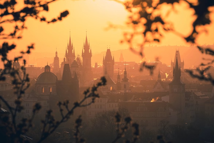 7. Atardecer en Praga. Foto - Jiri Hajek (Unsplash)