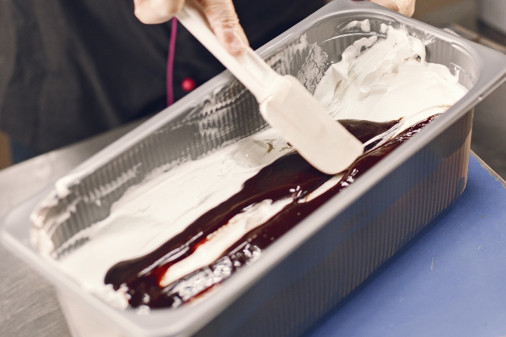 7. Preparación de gelato. Foto - prostooleh (Magnific)
